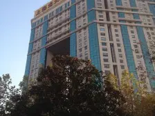 单价低,中间楼层正看小区花园,配套好,近地铁商场