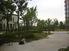 洋房小三房,同户型比较少,得房率高