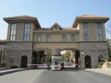 一期临河西边套 采光好 位置好 纯毛坯 诚意卖 视野好