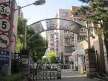 一梯两户,主卧朝南,环境优美,交通便利,居家装修,诚意出售,产证在手