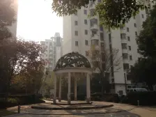 新上!顶楼复式。带产权车位。小区C位,