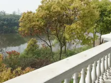 边套大花园 诚心卖 看房有钥匙 位置好 诚售