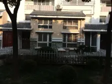 边户带院子,纯毛坯,可随意装修,看房方便