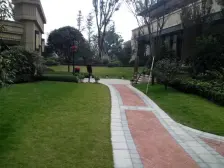 照母山精装小两房带露台哟,全新没住过人