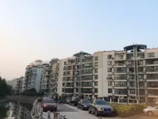 新上!中高楼层,双南一北南北通,位置佳,诚意出售,看中可谈。