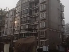 电梯大三房直降30w,采光好,视野无遮挡,配套成熟,价格美丽