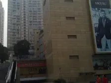 此房朝公园安静,户型两房,业主安心出售,交通便利