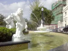 闹中取静,交通便利,诚意出售,随时看房