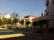 房子地理位置好,精装修的,可以拎包入住,业主诚..