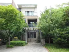 温泉独栋别墅 带车位 花园600平米 拎包入住