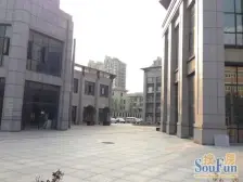 主卧朝南,中式风格,小区中心位置,采光充足