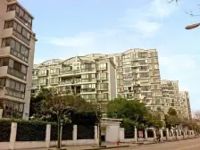 电梯大一房,厅大,满五年,小区位置好!