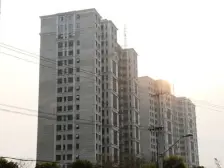 电梯房,小区中心位置,主卧朝南,采光充足,交通便利,精装修