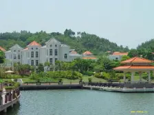 三正半山豪苑438平朝南别墅,带大花园私家车库