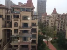 品质金科 楼下永辉 门口就公交车站