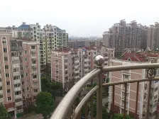 顶楼复式带阁楼露台+4层错层小别墅+南北通透采光好