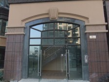 新上:精装洋房 带院子 带车位 1,2楼复式 有密码!