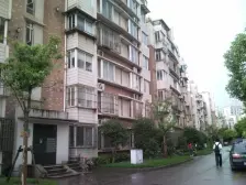 一梯两户,主卧朝南,小区中心位置,居家装修