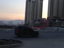 地铁口 南北通透 采光好 可以自己装修