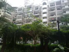 楼梯低楼层 封闭式小区 阳台有多使用面积