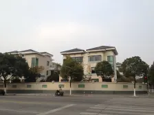 双拼别墅,户型正气大花园,房东人很好,诚意出售!