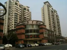 有电梯 南北通透 满五 环境优美 大两居 精装可拎包入住