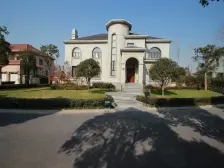 临河,中xin位置,占地1200多平,各付各税,随时看房