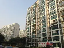 此房满五税费低、位置小区临河位置、底楼大复式