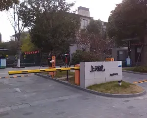 边套大花园,可装电梯,看房方便,未住过人全新!