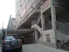 武都路有院子可停车,看房方便 采光不挡 低楼层框架房