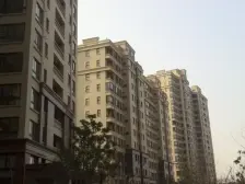 近地铁,南北通透,电梯房,小区中心位置,三房朝南,采光充足