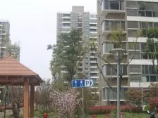 2013年小区 地铁14号线300米 车位充足 南北3房