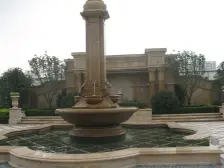 新城洋房带大花园,带两层地下室