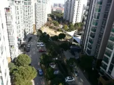 难得一见 一室两厅户型 小区房龄新 车位宽松 绿化好