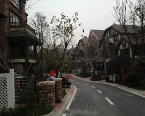 龙湖悠山郡一期 5室1厅 西北