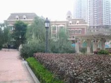 此房产权满五年,东南朝向,带落地阳台,河景房