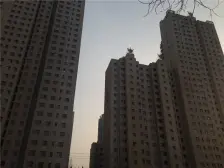 近地铁口高绿化多条多路公交 交通便利