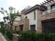 新装修,原始三房改三加二,居家使用性强。满五有车位