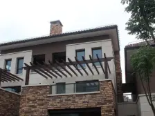 边套精装联排,三面采光,得房率较高,业主诚意出售。