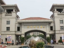 东朝向客厅,欣赏小区别墅风景,房子满五