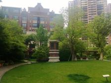 洋房大四房,有露台,有地下室,面积200平左右