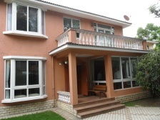 叠加别墅,客厅带阳台,小区中心位置,美式风格